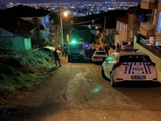 sakaryada-iftar-saati-agabeyini-yengesini-ve-yegenini-katleden-zanli-tutuklandi-1649425450359.jpg Sakarya'da iftar saati ağabeyini, yengesini ve yeğenini katleden zanlı tutuklandı - 1