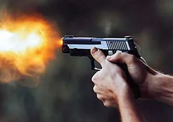 Güvenlik görevlisi cinnet geçirdi dehşet saçtı!