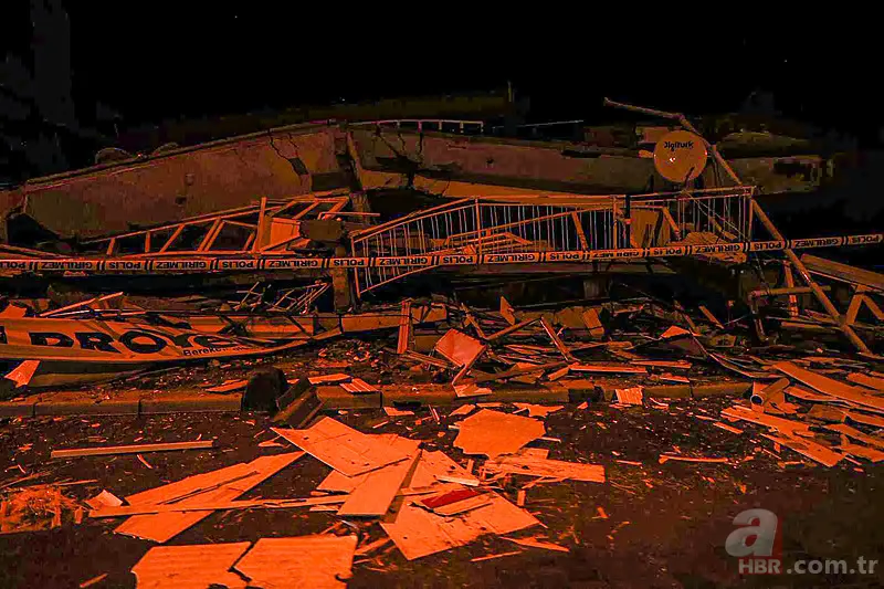 Balıkesir 6.1 deprem son durum | 27 Ekim Sındırgı'da yıkım oldu mu, kaç bina yıkıldı? Can kaybı yaşandı mı, yaralı sayısı kaç? 4