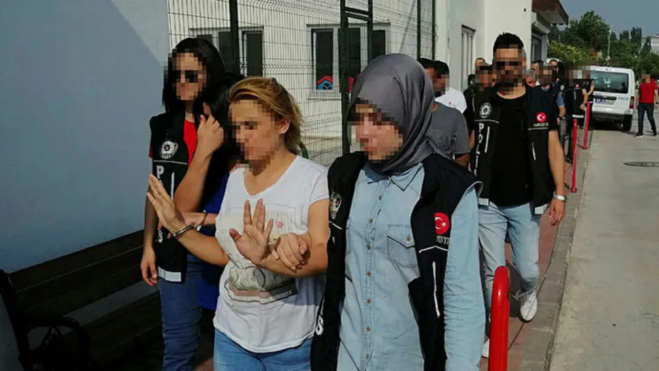 Adana’da 60 eve düzenlenen operasyonda 25 kişi tutuklandı