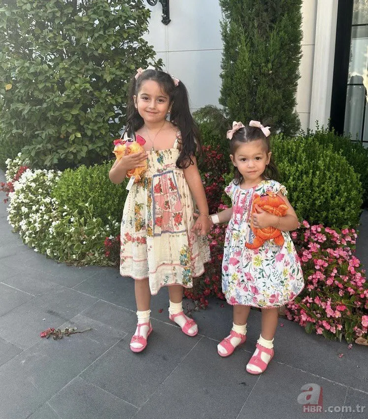 Mesut Özil'in güzel eşi Amine Gülşe annesiyle poz verdi! O fotoğrafa yorum yağdı! Minik kızları... 7