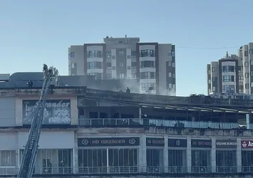 İstanbul'da AVM'de panik yaratan yangın