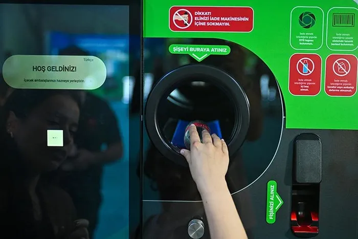 1 Ocak 2025’te resmen başlıyor! Depozito iade dönemi! Şişeler makineye atıldıkça cüzdanlar dolacak