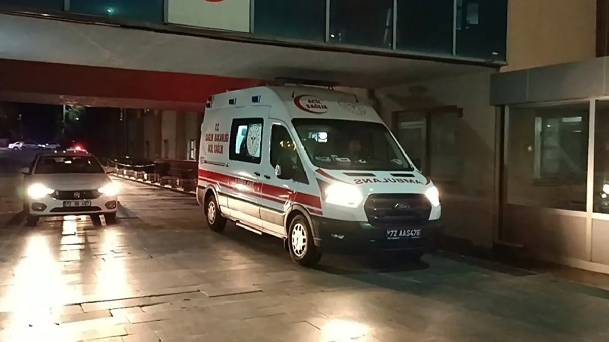 Batman'da iki otomobil çarpıştı: 1 kişi öldü 9 yaralı var