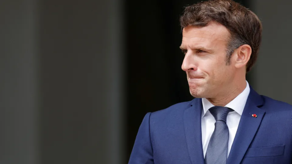 Fransa’da 10 haftada dördüncü defa sandık kuruluyor! Emmanuel Macron’un zor seçimi