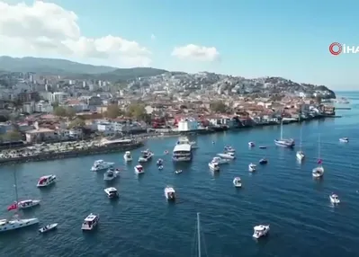 Denizde onlarca tekne kortej yaptı