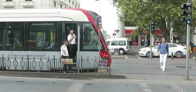 İstanbul’da tramvay turistlere çarptı: 1’i ağır 2 kişi yaralandı