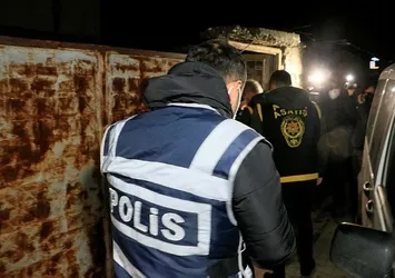 Adana'da 90 firari için şafak operasyonu!