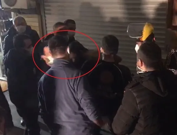 Sağlık çalışanına kafa attı! Şoke eden kareler - 2