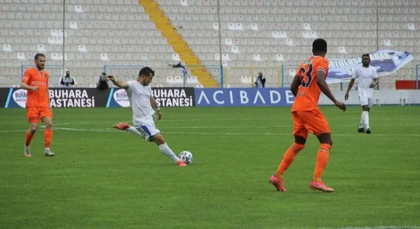 Başakşehir küme düşme hattındaki kritik maçta Erzurumspor'u 2-1 yendi - 3