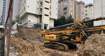 Kadıköy’de sağanak sonrası istinat duvarı çöktü