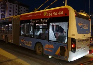 Malatya’da trambüs ile kamyonet çarpıştı: 1 yolcu yaralandı