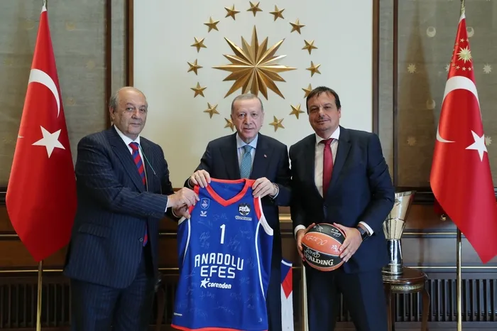 Başkan Erdoğan, THY Avrupa Ligi şampiyonu Anadolu Efes takımını kabul etti - 1