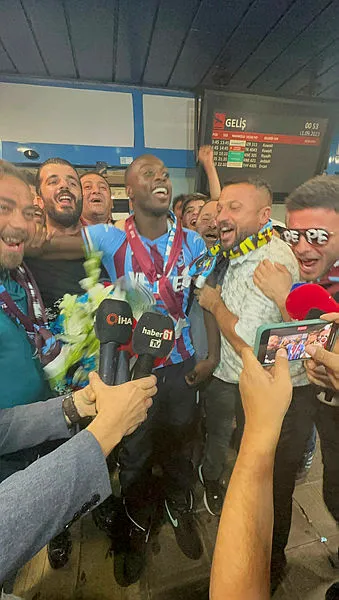 Trabzonspor’un yeni transferi Nicolas Pepe şehre ayak bastı!