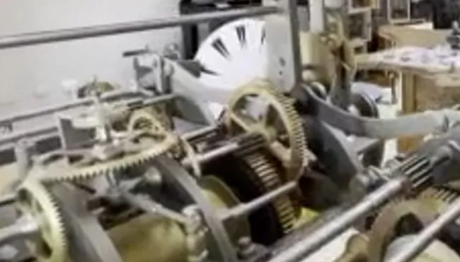 Abdülhamid Han’ın yaptırdığı Bursa saat kulesinin 41 yıldır çalışmayan saati tamir edildi