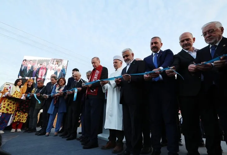 Başkan Erdoğan Gaziantep'te köy evinde vatandaşlarla bir araya geldi