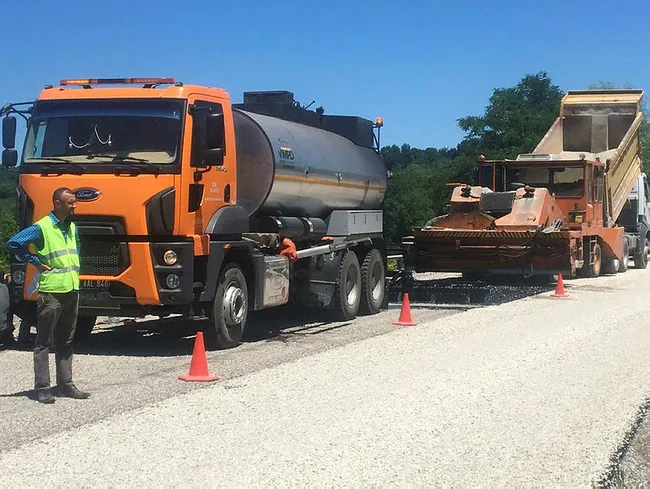 Bartın’da tankerin altında kalan karayolları işçisinin ayakları koptu - 3