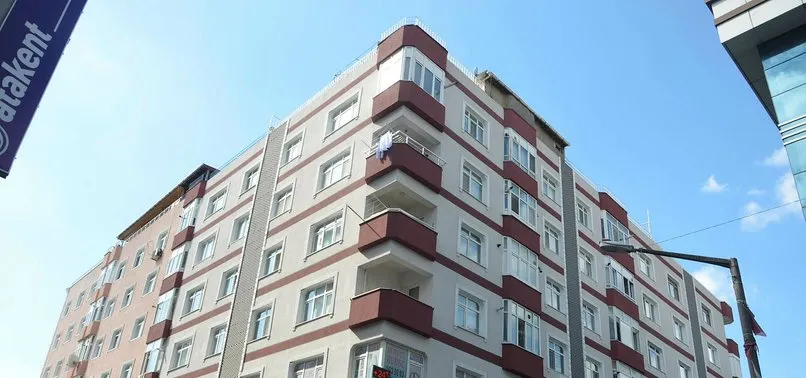 Şiddetli deprem sonrası Avcılar'da 3 bloktan oluşan bina için tahliye kararı
