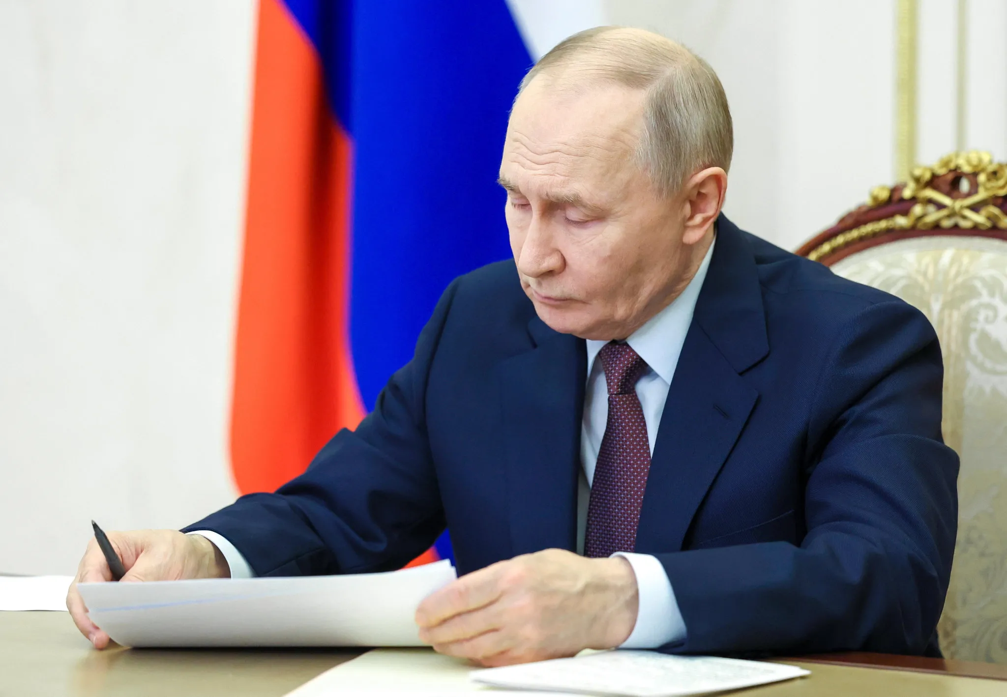 ABD Başkanı Trump peşinde: Putin Grönland için fiyat verdi