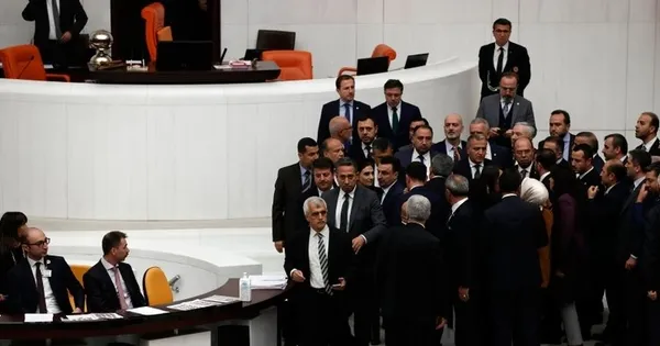 1666302767584.jpg HDP'li Ömer Faruk Gergerlioğlu'ndan TBMM'de Bartın provokasyonu! Mecliste ortalık karıştı! AK Parti ve MHP'li vekillerden tepki - 2