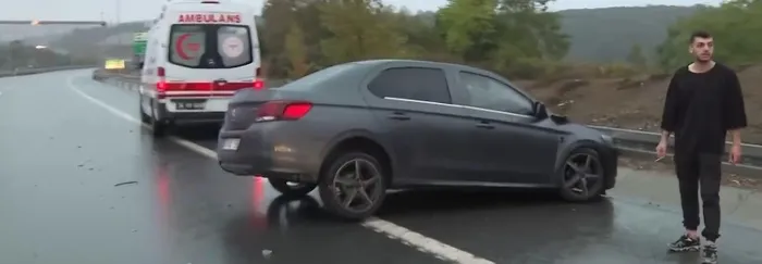 temde-zincirleme-kaza-yola-cikacaklar-dikkat-trafik-kilitlendi-1759120362928.jpg TEM'de kaza bölgesinden görüntüler (A Haber arşiv)