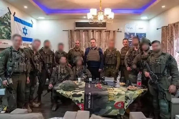 Katil Netanyahu’dan skandal! Filistinlinin evine baskın düzenledi