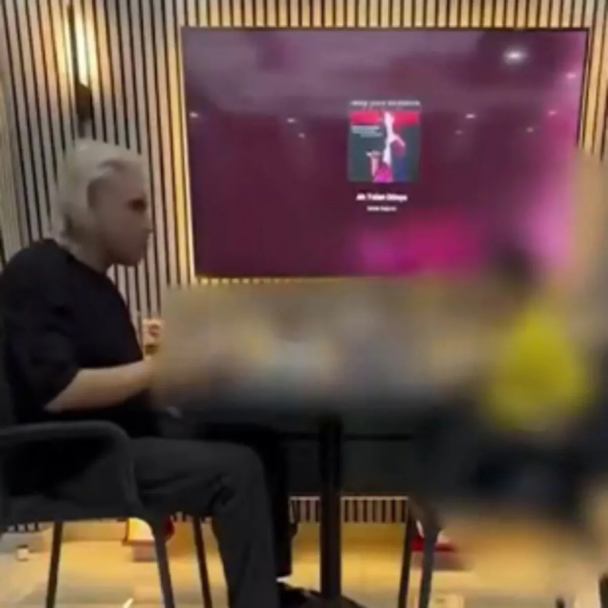 Hain baba yakalandı! 3 yaşındaki oğlunu alkol masasına oturttu