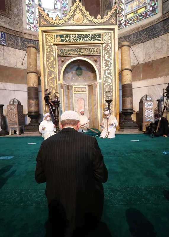86 yıllık hasret bir cuma vakti vuslata erdi! Ayasofya Camii’nin ibadete açılışının yıl dönümü