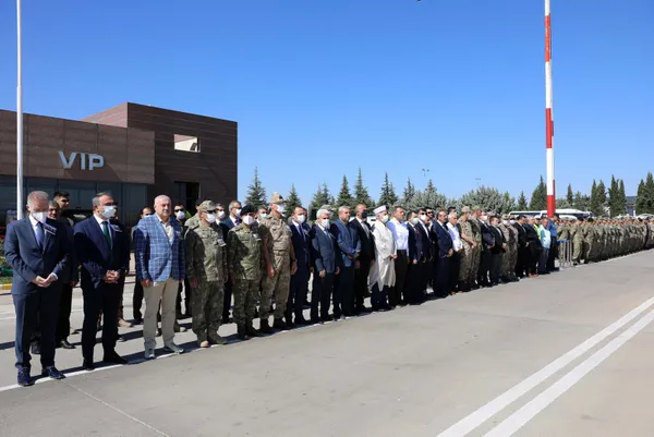 Son dakika: Fırat Kalkanı'ndan acı haber: 2 askerimiz şehit oldu! Ankara'ya uğurlandılar - 3