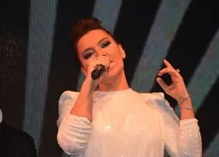 Demet Akalın sosyal medya eleştirilerine sert çıktı: Bu çirkin halimle Türkiye'yi sallıyorsam...