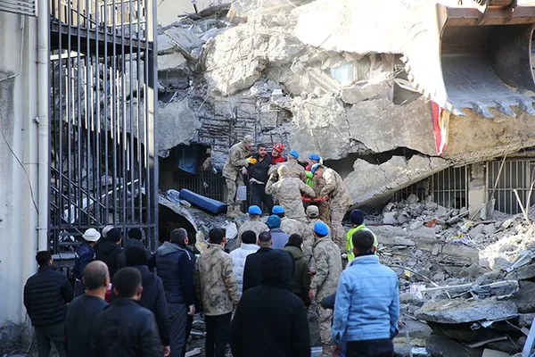 İYİ Partili Turhan Çömez’den provokasyon: ’İskenderun’da hastalar elektrik kesildiği için öldü’ iddiasına yalanlama