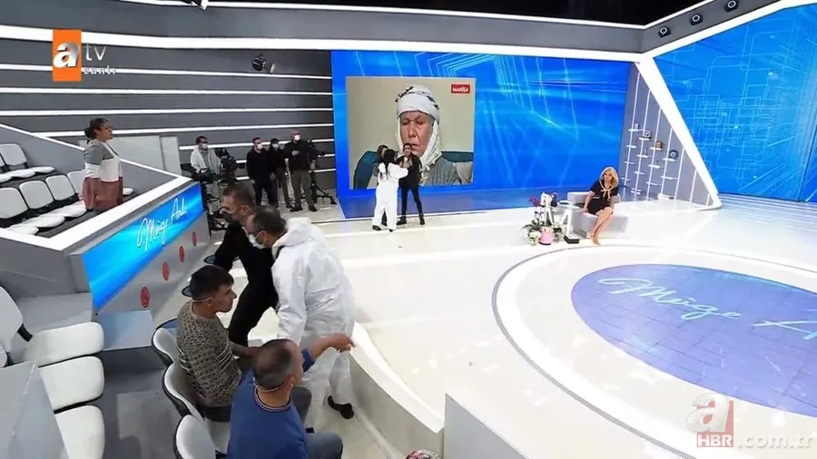 Müge Anlı canlı yayınında stüdyo buz kesti! Fidan Arslan eşinin anlattıklarına sinirlenince uçan tekme attı! 21