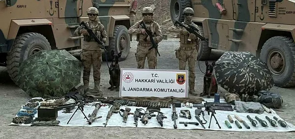 Hakkari’de PKK’ya darbe! Çok sayıda silah, patlayıcı ve mühimmat ele geçirildi