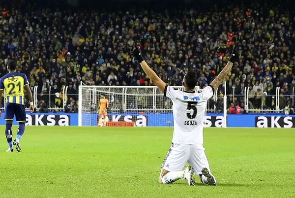 1639940226308.jpg Fenerbahçe - Beşiktaş derbisine Josef de Souza damgası! Kariyerinde bir ilk... - 2
