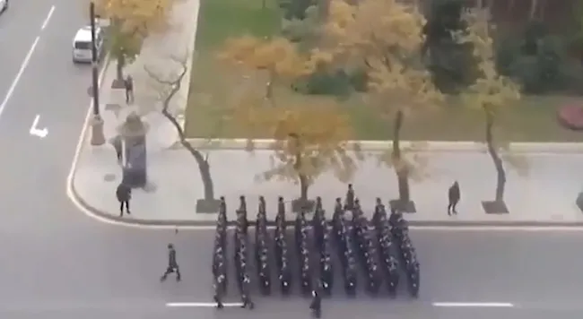 Türk Komandosu Bakü'yü marşlarla inletti! Her adımda dünya titredi - 4
