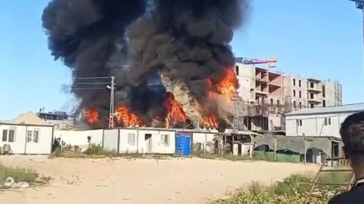 İşçilerin kaldığı konteyner yatakhane alevlere teslim oldu