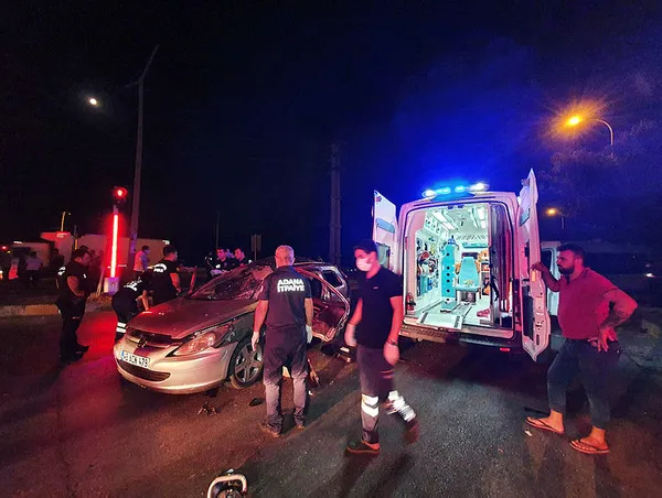 Adana'da otomobil ile minibüs çarpıştı: 1 ölü 3 yaralı - 2