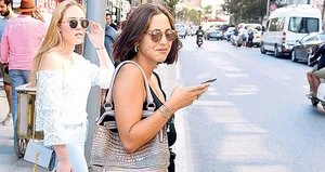 Zehra geri dönüyor