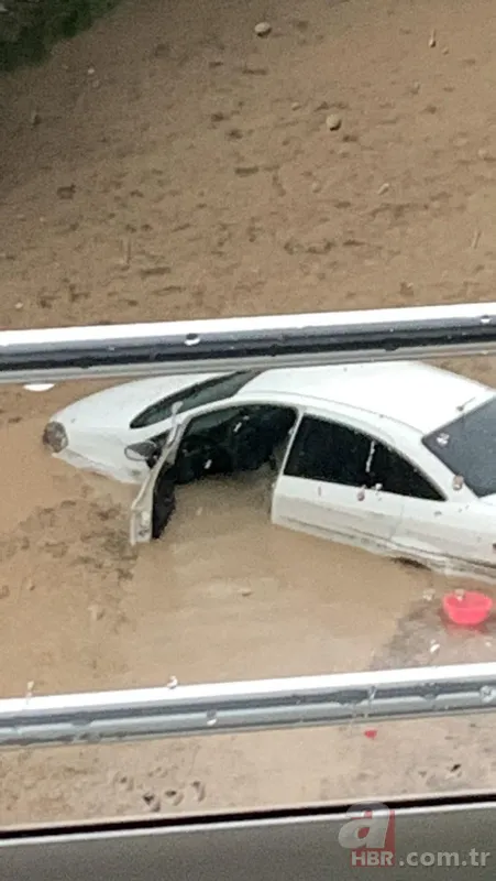 Marmara'yı sağanak vurdu! Araçlar mahsur kaldı dükkanları su bastı | Korkunç görüntüler geliyor 4