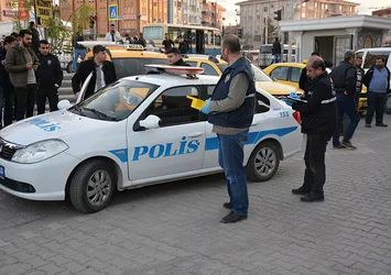 Malatya'da polis aracına saldırı