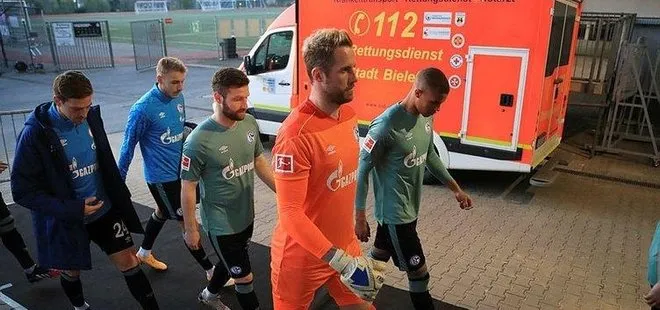 Schalke 04 küme düştü! Taraftarlar futbolculara saldırdı