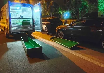 Abisini evde ölü buldu
