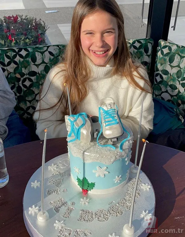 Mustafa Sandal’ın eşi Melis Sandal’ın paylaşımı sosyal medyayı kırdı geçti! “Kim demiş erkek adam emzirmez diye” 14