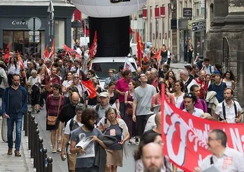 Fransa'da öğretmenler greve gitti