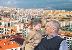 Asrın felaketinden asrın inşasına! Depremzede Abdullah Çelik'ten mesaj: Devlet babalık yaptı