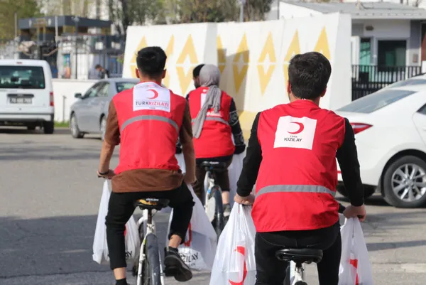 1680788161742.jpg Türk Kızılay’ı milletin yanında! Batman'da pedallar her gün 600 aileye sıcak yemek ulaştırmak için çevriliyor - 4