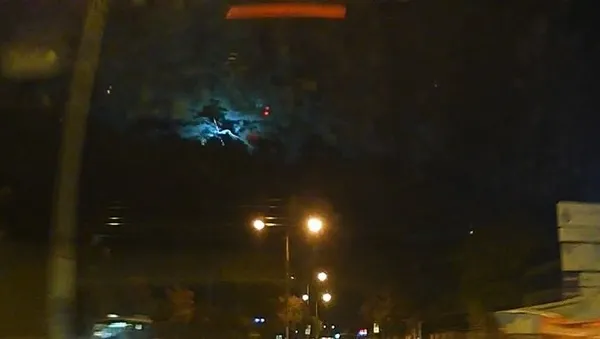 gece-dusen-goktasi-istanbulu-aydinlatti-1633336029216.jpg Gece düşen göktaşı İstanbul’u aydınlattı - 2