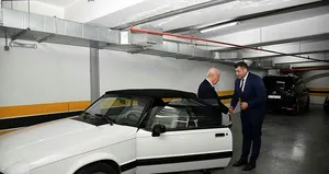 Bahçeli, klasik otomobilini hediye etti