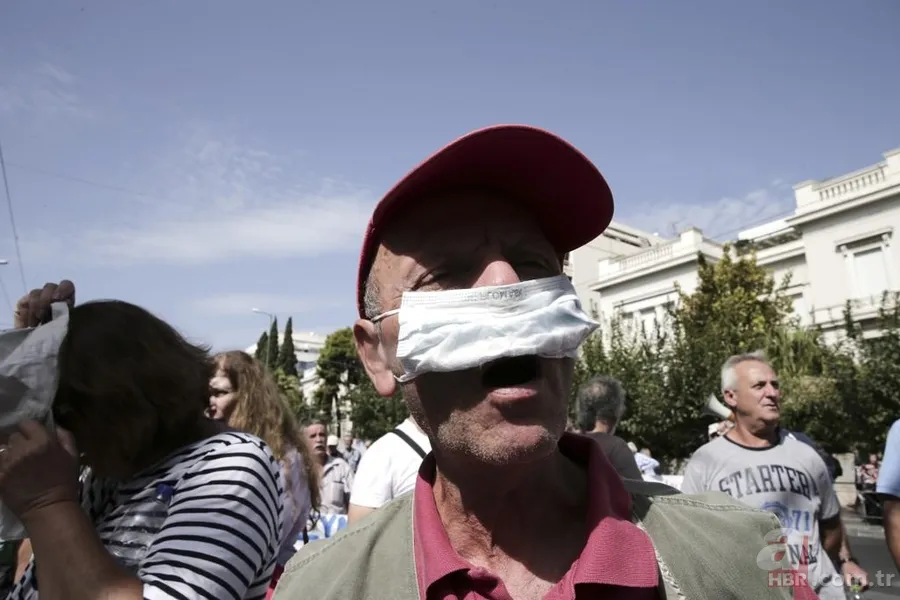 Atina'da emeklilere gazla müdahale 10