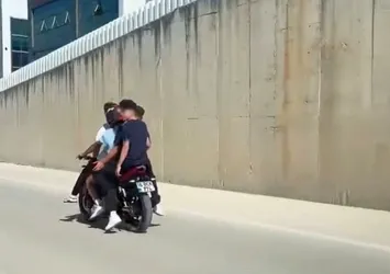 İki teker üstünde 4 kişi yolculuk yaptı